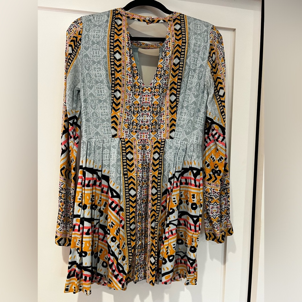 Gorgeous, flowy Free People dress sz 4. Perfect for summer, dress up or down.